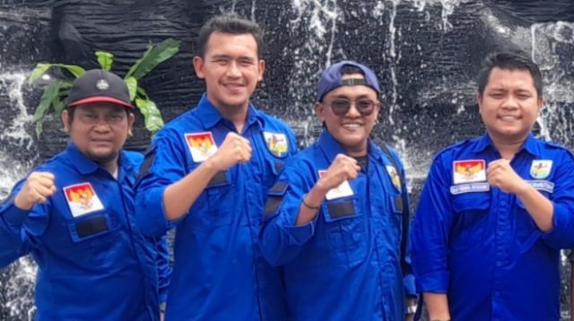 Foto : Seken KNPI, Raju Firmanda Hutagalung (Kanan) bersama para Pengurus DPD KNPI Tapteng.