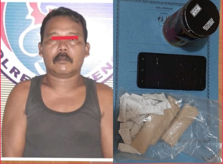 Foto : JS bersama barang bukti saat diamankan di Polres Tapteng.