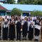 Foto : Kapolres Tapanuli Tengah, AKBP Basa Emden Banjarnahor, Kepala Sekolah SMP N 2 Pandan Nauli foto bersama dengan siswa siswi berprestasi usai pelaksanaan kegiatan upacara bendera.