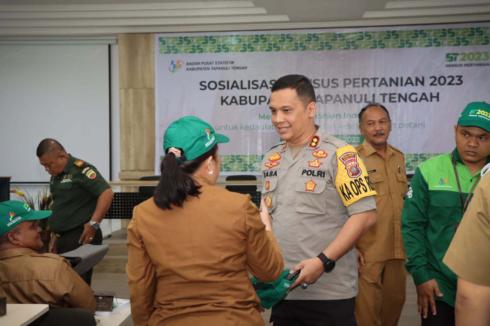 Foto : Kapolres Tapteng, AKBP Basa Emden Banjarnahor saat menghadiri Sosialisasi Sensus Pertanian tahun 2023 Kabupaten Tapanuli Tengah