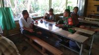 Foto : Serda Sarlin Sibagariang saat melakukan Komunikasi Sosial dengan Tokoh Masyarakat dan Kepala Lingkungan Kelurahan Pandan Wagi dalam rangka menjaga keamanan lingkungan