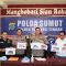 Foto : Kapolres Tapanuli Tengah, AKBP Basa Emden Banjarnahor di dampingi Waka Polres, Kompol Kamaluddin Nababan, Kasi Humas, Kompol Horas Gurning dan Kasat Reskrim, AKP Sisworo saat menunjukkan Barang Bukti dalam konferensi pers terkait kejadian kasus pemerkosaan, Rabu (9/8/23).