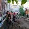 Keterangan Foto: Babinsa Koramil 06/Kota, Serda Erwan Hutagalung membantu pembangunan rumah warga di Kelurahan Sibolga Ilir, Kota Sibolga.