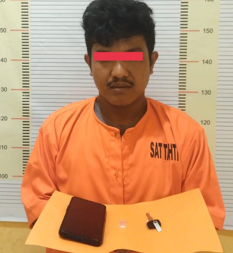Foto : FAL terduga pengedar Narkotika jenis sabu-sabu saat diamankan di Polres Tapteng