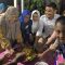 Foto : Penyerahan nasi tumpeng sebagai simbol doa san dukungan serta melambangkan rasa syukur kepada Tuhan dan sekaligus ungkapan atau ajaran hidup mengenai kebersamaan dan kerukunan.