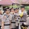 Foto : Kapolres Tapteng, AKBP Basa Emden Banjarnahor saat penyematan tanda Pangkat dan jabatan kepada para PJU yang disertijab pada Jumat, (24/11/23) di Lapangan Apel Mapolres Tapteng.