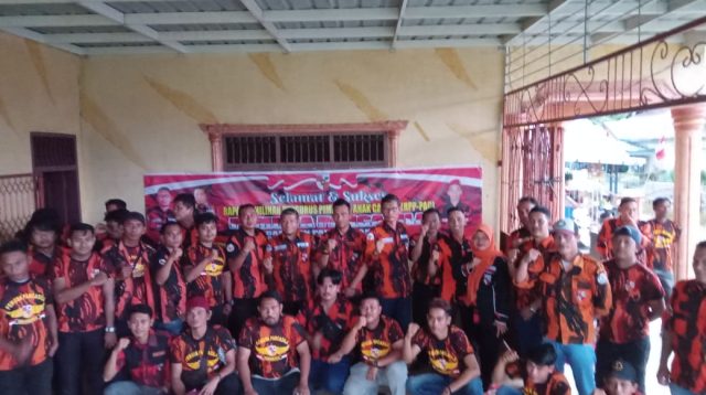 Foto : Ketua PAC PP Terpilih Kecamatan Pandan foto bersama dengan Para Ketua Ranting dan Ketua MPC PP Tapteng