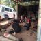 Foto: Babinsa Koramil 06/Kota, Sertu Roy Sihombing saat mendampingi Pelaku Usaha mengelas kap mobil di Bengkel Las yang berlokasi di Kelurahan Kota Beringin, Kota Sibolga.