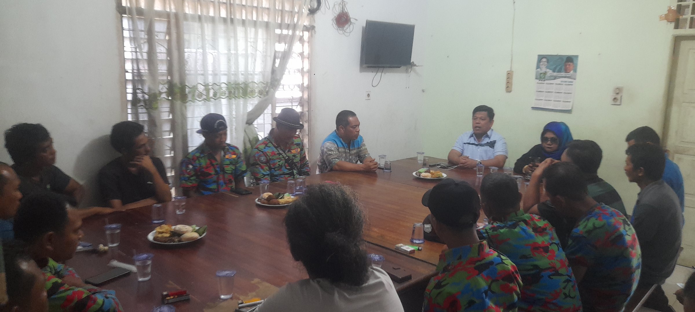 Foto ; Ketua F.SPTI-KSPSI kabupaten Tapanuli Tengah, Abdul Rahman Sibuea memimpin rapat Kordinasi dan Konsolidasi anggota dan pengurus