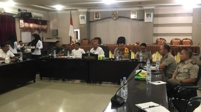 Foto : Wali Kota Sibolga, Jamaluddin Pohan berbicara pada rapat pemaparan pensertifikatan tanah eks tangkahan UD Budi Jaya, di Aula Nusantara Kantor Wali Kota Sibolga