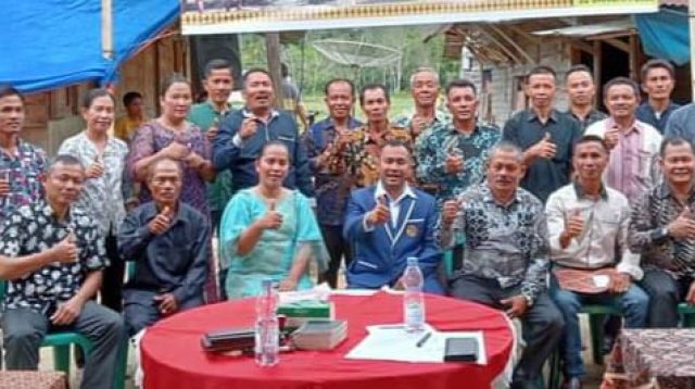 Foto : Asv. Famoni Gulo, SH, M. Pd, C.PL foro bersama masyarakat Nias Kelurahan Sibuluan Nauli, Kecamatan Pandan, Kabupaten Tapanuli Tengah