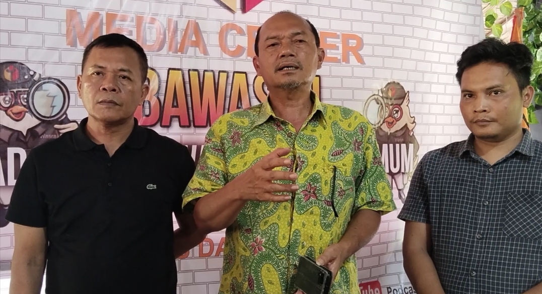 Foto: Ketua Partai Gerindra Kabupaten Tapanuli Tengah, Sumatra Utara beserta saksi melaporkan kecurangan pemilu, yang terjadi pada tanggal 14 Februari 2024 kemarin.