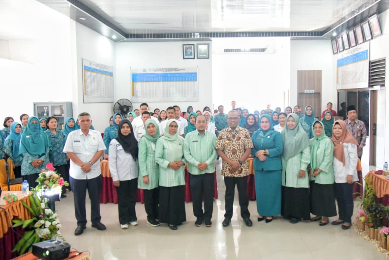 Foto : Pj Bupati Tapanuli Tengah, Dr. Sugeng Riyanta saat menyamnut Tim Survisi PKK Provinsi