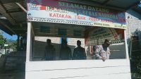 Foto : Babinsa bersama Bhabinkamtibmas dan Satpol PP saat mengunjungi posko Kampung Narkoba di Kelurahan Pandan, Kecamatan Pandan, Kabupaten Tapanuli Tengah pada hari Selasa (18/3/24).
