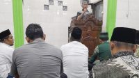 Foto : Pj Bupati Tapanuli Tengah, Sugeng Riyanta saat ceramah Sholat Isya di Mesjid Taqwa Sibuluan, Kecamatan Pandan