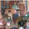 Foto : Kepala Desa Bottot, Kecamatan Sorkam, Kabupaten Tapanuli Tengah, Dedy Azhari Silitonga saat membagikan secara langsung BLT dan makanan tambahan kepada masyarakat.