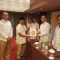 Foto : Ketua Tim Penjaringan dan Pendaftaran, Deni Herman Hulu didampingi Ketua DPC Gerindra Tapteng, Hazmi Arif Simatupang menyerah formulir bacalon Bupati dan Wakil Bupati Tapteng kepada Ketua DPD Gerindra Sumut, Gus Irawan Pasaribu di Hotel Grand Aston City Hall Medan pada Sabtu (18/5/24).