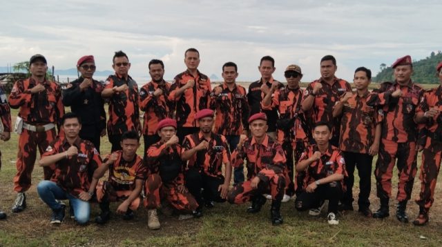 Foto : Ketua MPC PP Kota Sibolga, Ardiansyah Lubis bersama anggota Foto bersama dengan Plt Ketua MPW PP Sumut, Musa Rajekshah, (sumber foto Jerry).