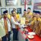 Foto : Pasangan Romantis menyarankan berkas pendaftaran ke KPU Kota Sibolga