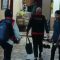 Foto : Tim Satuan Khusus Kejatisu saat tiba di rumah mantan Kepala Dinas Kesehatan Tapanuli Tengah dijalan Elang Kota Sibolga.