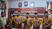 Foto: Ketua KPU Kota Sibolga, Afwan Nasution didampingi Anggota KPU Sibolga dan anggota Bawaslu Sibolga melakukan konferensi pers di Rumah Pintar Pemilu di Jalan S Parman, Kota Sibolga.