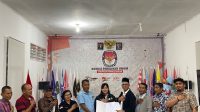Foto : Penyerahan Perbaikan berkas pasangan Calon Masinton Pasaribu-Mahmud Efendi ke KPU Tapanuli Tengah. Foto : Penyerahan Perbaikan berkas pasangan Calon Masinton Pasaribu-Mahmud Efendi ke KPU Tapanuli Tengah.