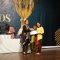 Foto : Penyerahan Awards imunitas terbaik kepada Puskesmas Lumut, Kabupaten Tapanuli Tengah oleh Direktur Kemenkes RI, dr. Prima Yosephine, MKM yang diterima oleh Koordinator Imunisasi Puskesmas Lumut.