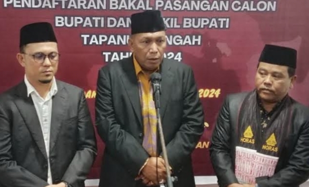 Foto : Abdul Haris Nasution selaku Divisi Hukum (Kiri), Wahid Pasaribu selaku ketua KPU Tapteng (Tengah) dan Helman Tambunan selaku Divisi Teknis (Kanan).