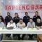 Foto: Dari kiri ke Kanan, Ketua Partai Buruh, Tao Sianipar, Plt ketua DPC PDI Perjuangan Tapteng, Sama Hutajulu, Penasehat Hukum, Joko Pranata Situmeang, Daniel Lumbantobing, Dennis Malango, Demakson Tampubolon dan Satga PDI Perjuangan Tapteng. 