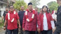 Foto : Pasangan Paslon Bupati dan Wakil Bupati Tapteng, Masinton Pasaribu-Mahmud Efendi didampingi Plt Ketua DPC PDI Perjuangan Tapteng, Sarma Hutajulu.