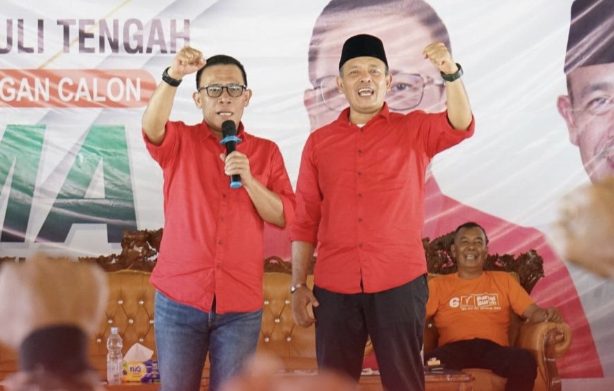 Foto : Masinton Pasaribu dan Mahmud Efendi.