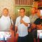 Foto : Calon Bupati dan Wakil Bupati Tapanuli Tengah, Masinton Pasaribu-Mahmud Efendi Lubis dan Ketua Tim Pemenangan MAMA, ketika mengunjungi kediaman Raju Firmanda Hutagalung, yang juga anggota tim pemenangan paslon Nomor 2.