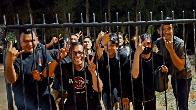 Foto: Anggota DPR RI, Calon Bupati Tapteng, Masinton Pasaribu, foto bersama genZ di Pandan.