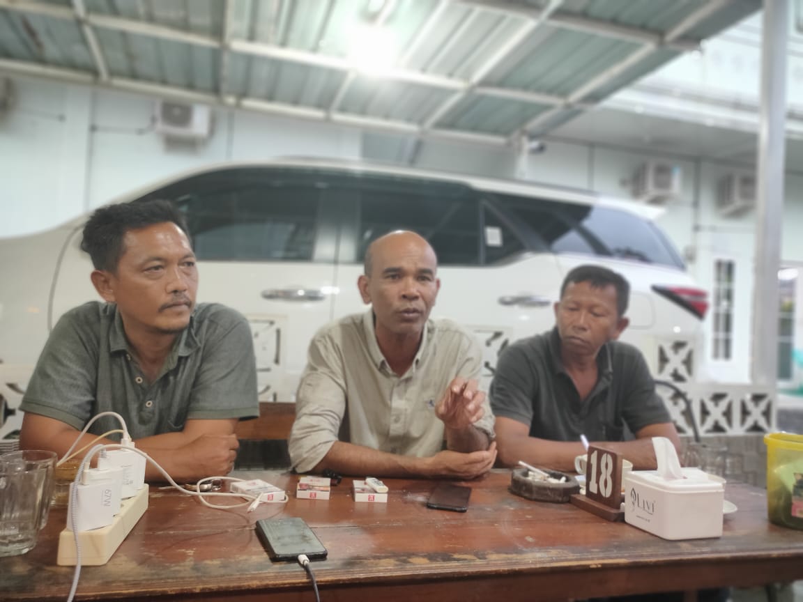 Foto : Awaluddin Rao (Tengah).