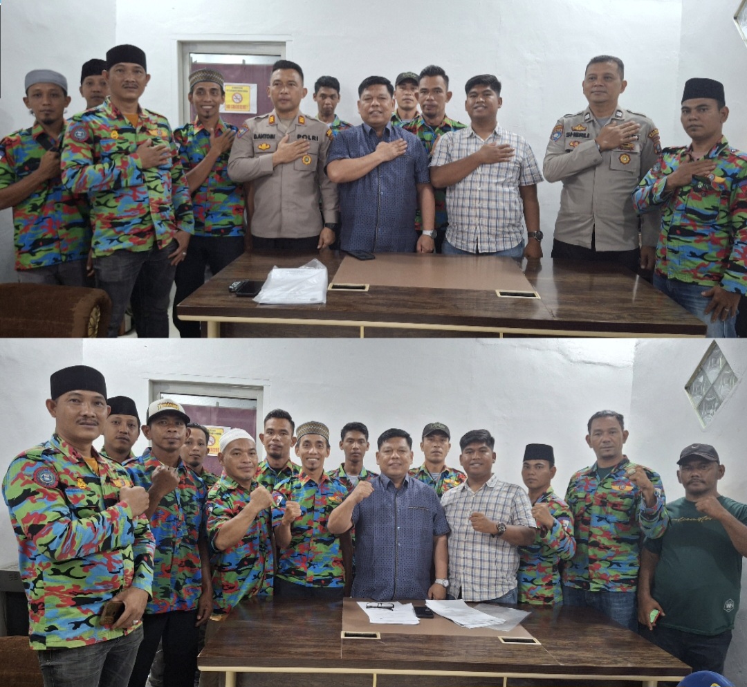 Foto: Ketua dan Anggota FSPTI-KSPSI Kabupaten Tapanuli Tengah foto bersama dengan Personil Polres Tapteng.