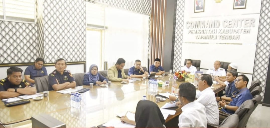 Foro: Bupati Tapanuli Tengah saat menerima audensi Kemenkeu Satu Wilayah Sibolga Tapteng di Ruang rapat Garuda Kantor Bupati Tapanuli Tengah.