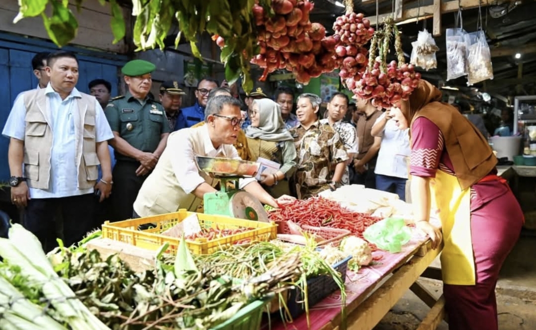Foto: Bupati Tapanuli Tengah, Masinton Pasaribu sidak ke Pasar Tradisional jelang Hari Raya Idul Fitri.