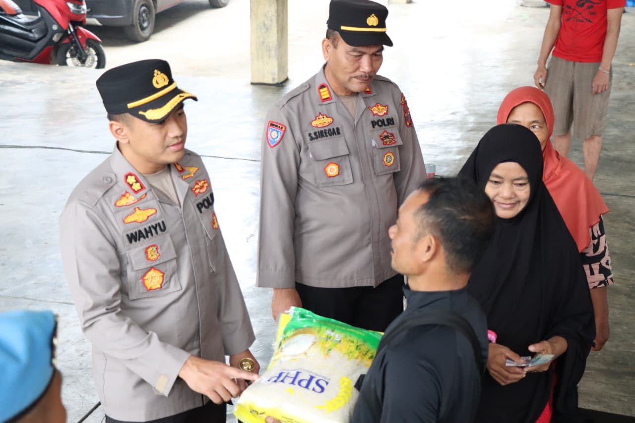 Harga Beras Terkendali, Polres Tapteng Borong Perhatian Lewat GPM di Pasar Hajoran