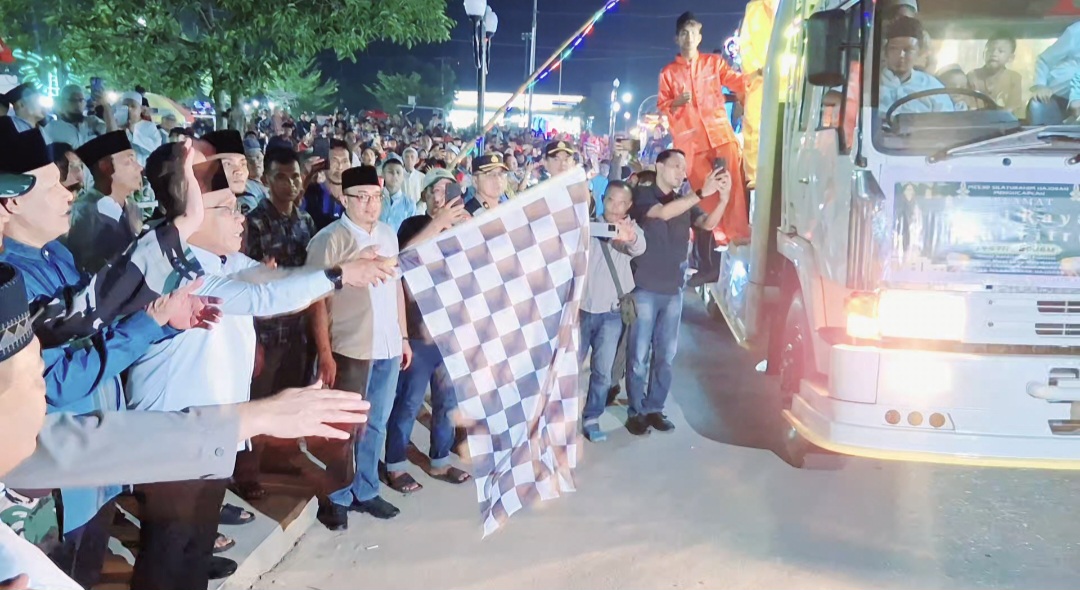 Bupati Tapteng Lepas Pawai Takbiran Idulfitri 1447 H di Pandan, Berlangsung Meriah Penuh Sukacita