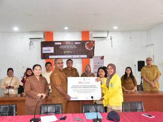 Pemkab Tapteng Terima Bantuan Alkes dari ILUNI UI untuk 25 Puskesmas