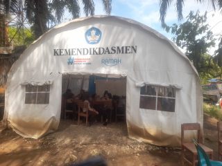 Enam Bulan Belajar di Bawah Tenda, Semangat Siswa SMKN 1 Badiri Tak Pernah Padam