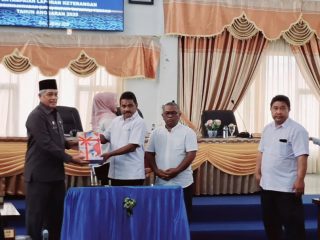 Pemkab Tapteng Serahkan LKPJ 2025 ke DPRD, Soroti Kinerja dan Tantangan Fiskal
