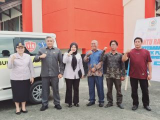 Pemkab Tapteng Tingkatkan Layanan Kesehatan, Serahkan Ambulans untuk Puskesmas Kolang