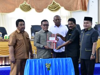 Bupati Masinton Soroti Mangkraknya Kantor Induk Pemerintahan