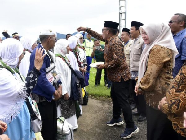 Bupati Masinton Pasaribu Sambut Kepulangan Jamaah Haji Tapanuli Tengah, Tekankan Nilai Spiritual dan Kepedulian Sosial