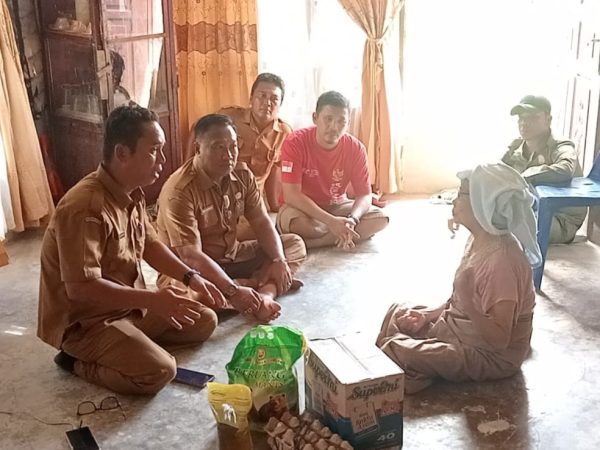 Plh Camat Badiri Rudi Hartono Salurkan Bantuan kepada Warga yang Belum Tersentuh Pascabencana