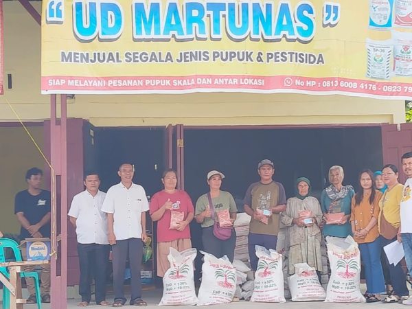 Janter Sinaga Salurkan 5,2 Ton Pupuk untuk 100 KK Korban Banjir di Aek Horsik