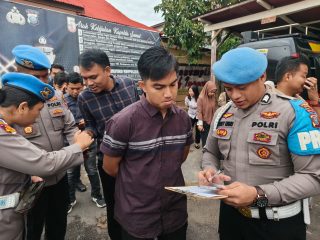 Cegah Judol dan Pinjol Ilegal, Propam Polres Sibolga Periksa Ponsel Anggota