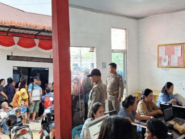 Warga Tapteng Padati Kantor Dinas Perizinan, Berbondong-bondong Urus NIB
