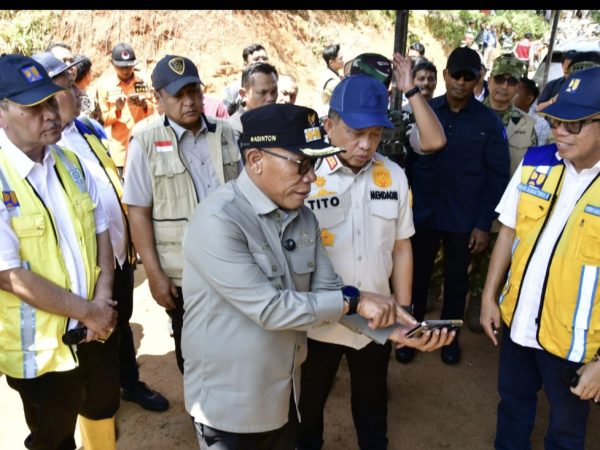Bupati Masinton Dampingi Mendagri Tito Tinjau Percepatan Pemulihan Bencana Tapteng